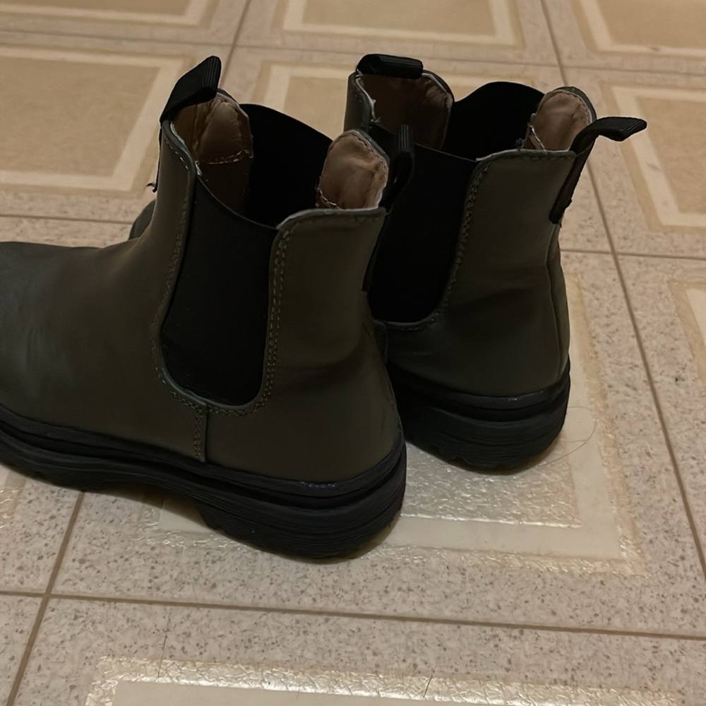 Boots - Picture 3 of 6